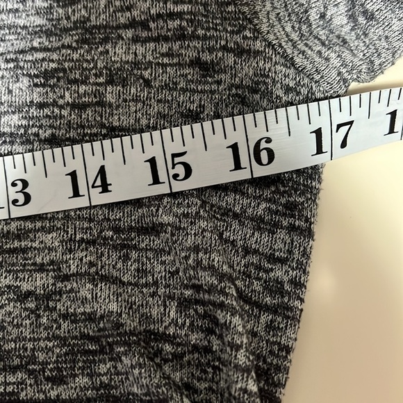 WILFRED FREE Heathered Grey Long Sleeve Back Cut Out Top Size Medium - Picture 9 of 9